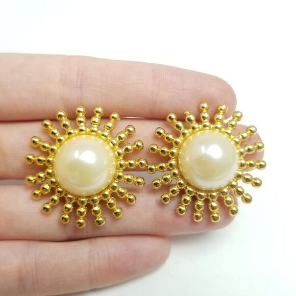 Vintage Radiant Faux Pearl Clip On Earrings, Gold Tone Starburst, Retro 80s - Picture 3 of 5